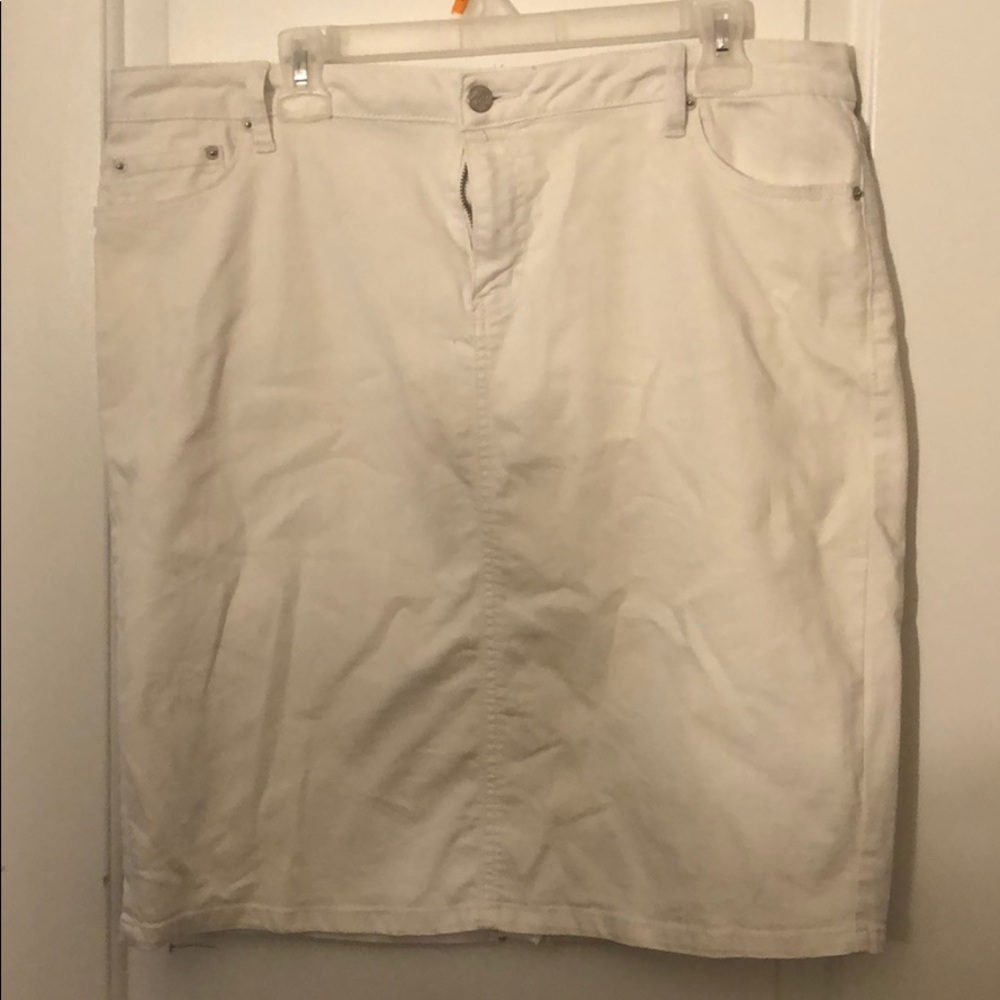White denim skirt